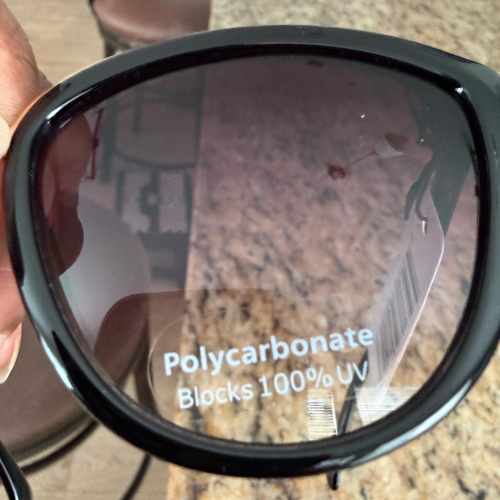 Black & Gold Statement Sunglasses | Chic Cat-Eye Style | 💯UV Protection - Picture 5 of 8